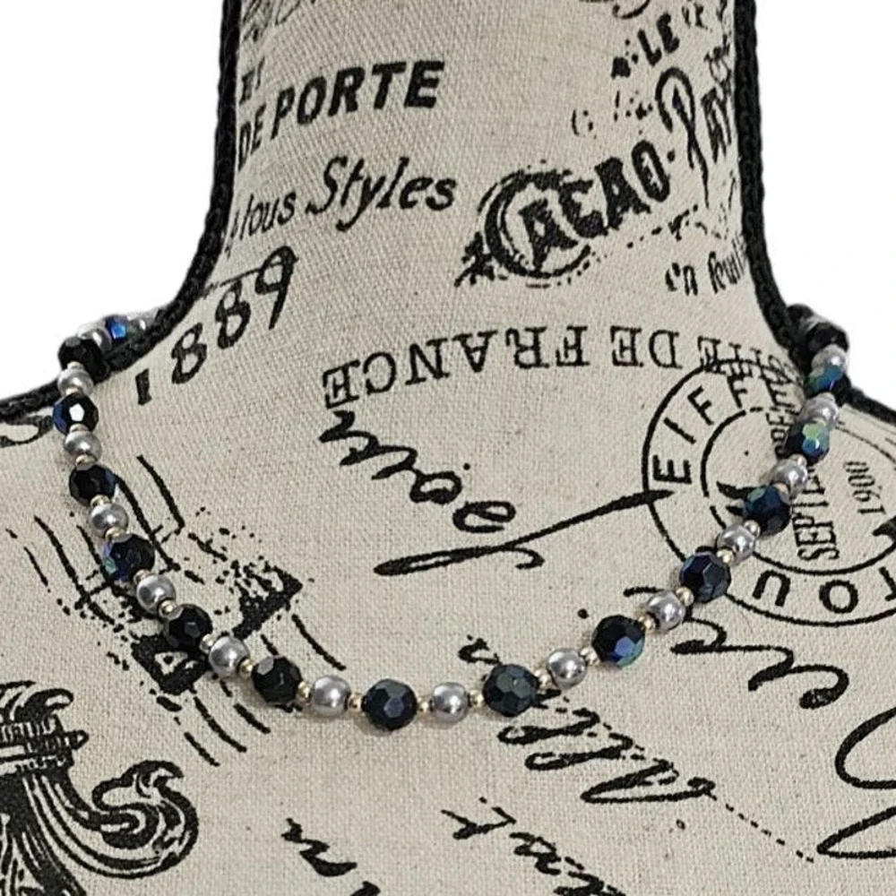 Vintage AB Silver Pearl Colored‎ Glass Beaded Hook Closure Necklace 18